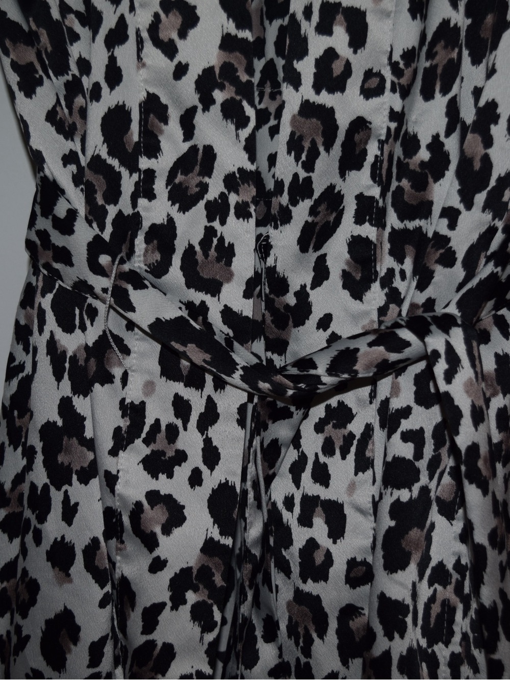 Cabernet Leopard Print Robe - Picture 3 of 5